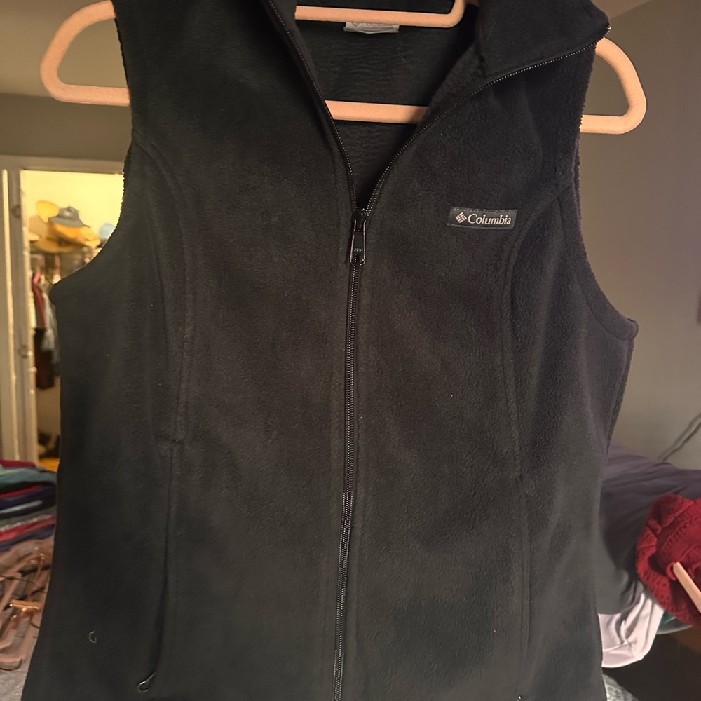 Columbia Black Fleece Vest Sleeveless Design